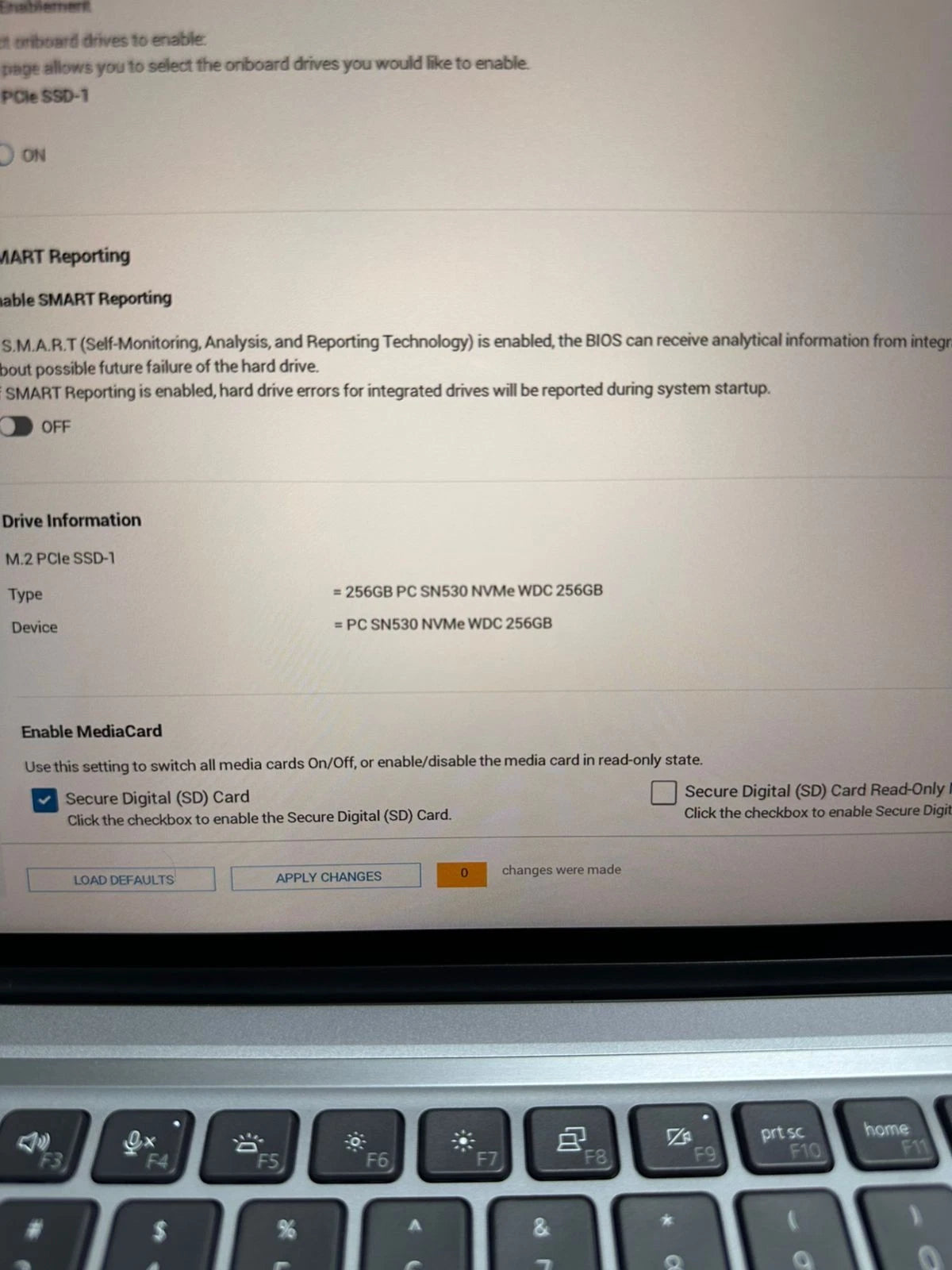 Dell Latitude 9420 Full HD screen powered on
