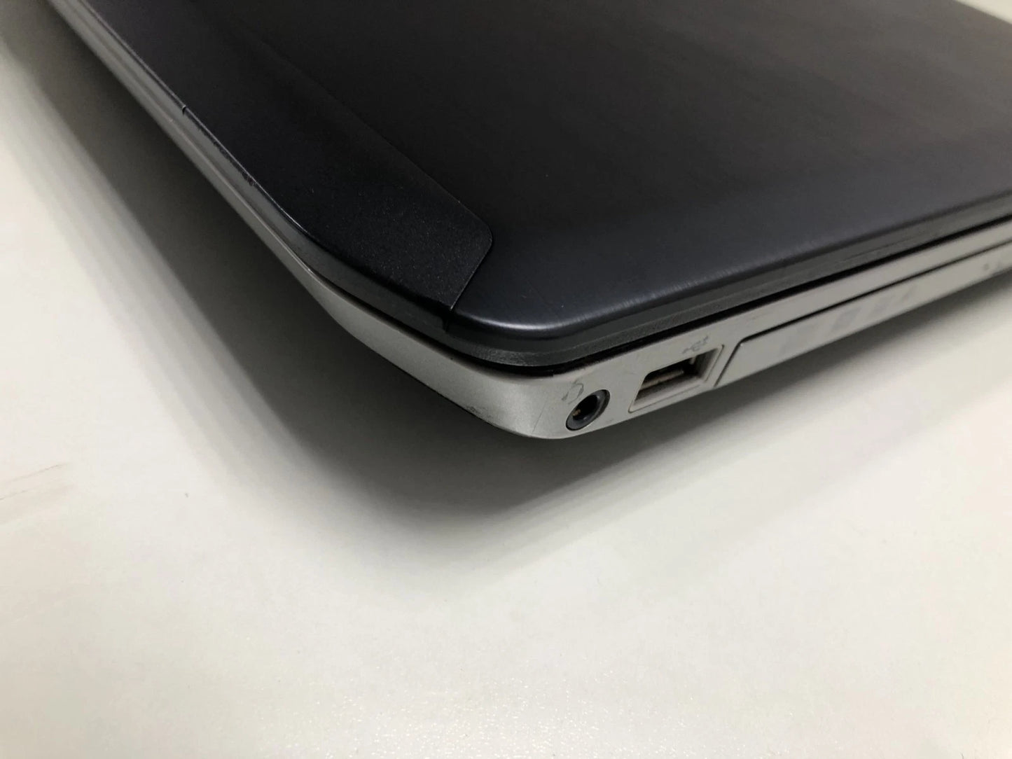 Dell Latitude E5430 ports including USB, HDMI, VGA