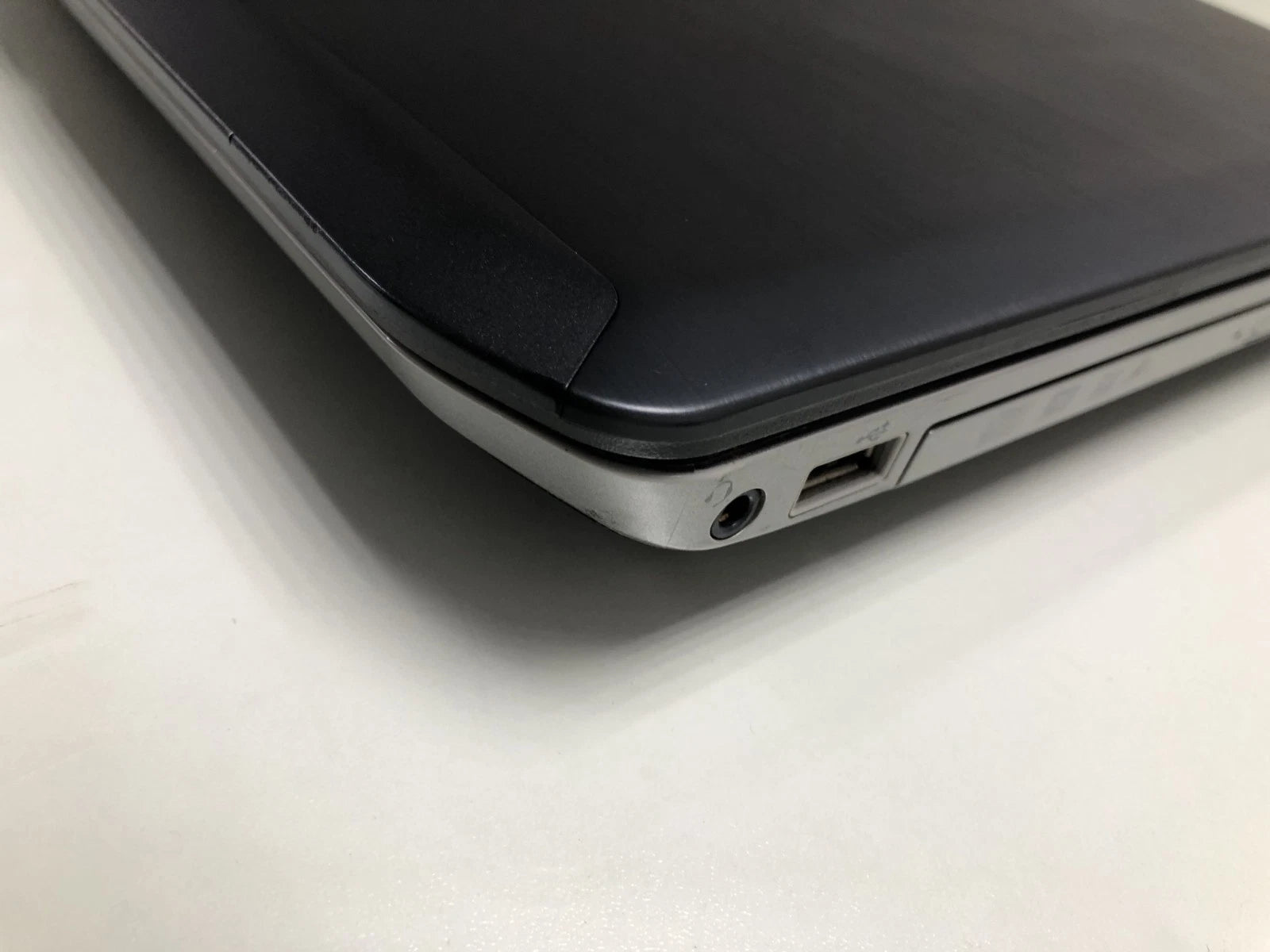 Dell Latitude E5430 ports including USB, HDMI, VGA