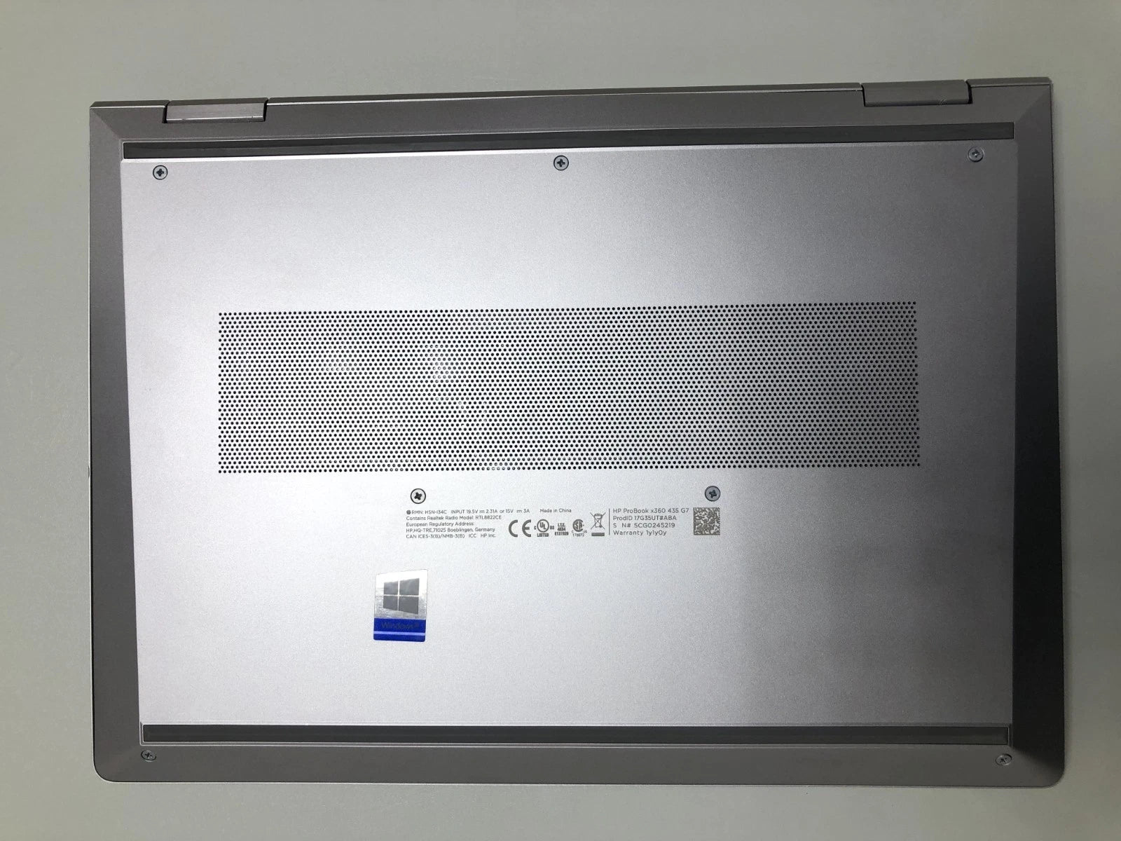 HP ProBook 435 G7 back panel and hinge design