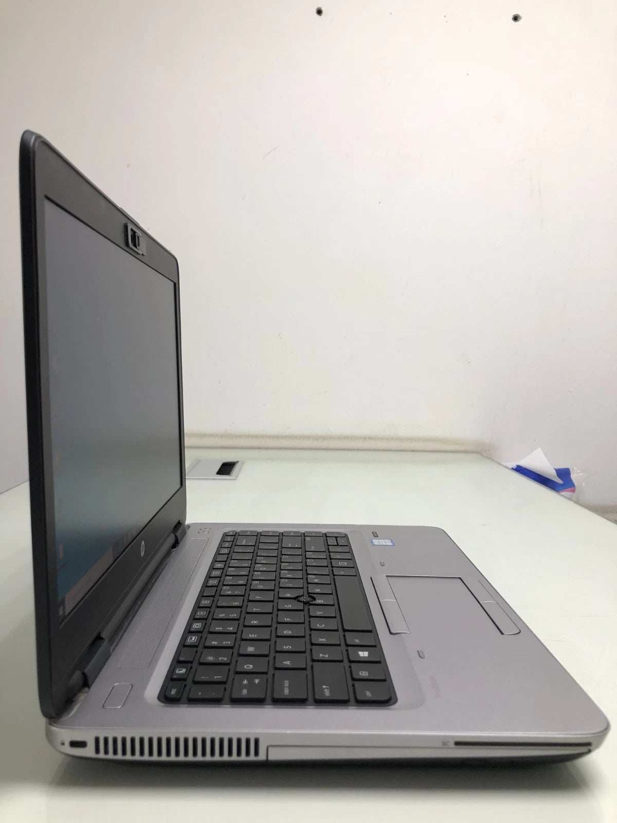 HP ProBook 640 G2 side ports including USB, VGA, HDMI